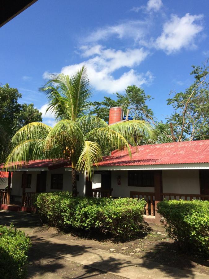 The Pelicans Resort Batangas Exterior foto